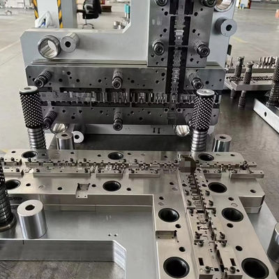 Fabbricazione di stampi di crimping per terminali metallici con perforatura SPM 200 e risparmio di materiale del 10% per la macchina da stampa ad alta velocità