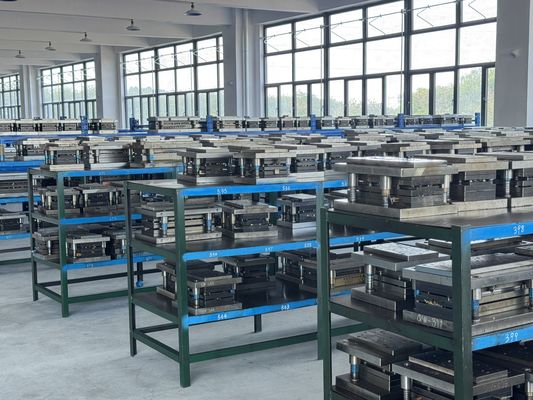 Fabbricazione di stampi di crimping per terminali metallici con perforatura SPM 200 e risparmio di materiale del 10% per la macchina da stampa ad alta velocità